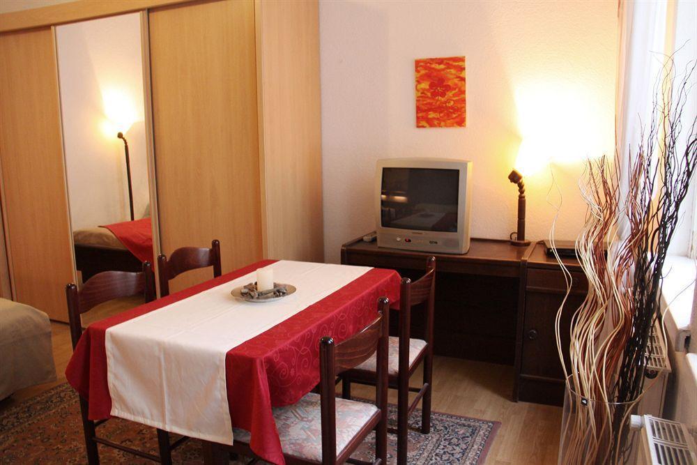 Checkvienna - Edelhof Appartement