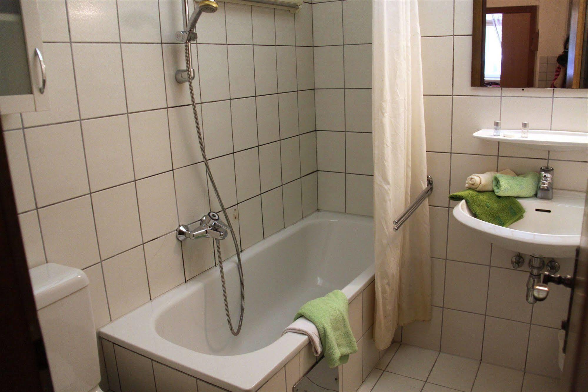 Checkvienna - Edelhof Apartament